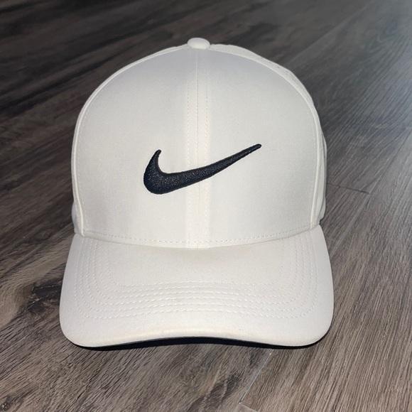 Nike Other - Nike Swoosh ✔️ White Fitted Breathable Golf ⛳️ Hat One Size
